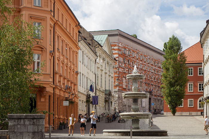 Impression Ljubljana mit Bibliothek im Hintergrund